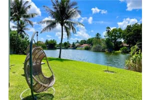 9940 SW 14th St, Pembroke Pines, FL 33025, Sold 10/06/22