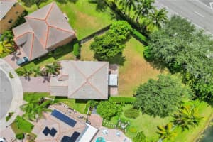 3826  Pebblebrook Ct, Coconut Creek, FL 33073 Sold 11/30/22