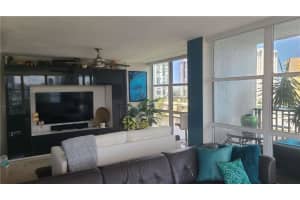 1000  Parkview Dr   920, Hallandale Beach, FL 33009 Sold 11/04/22