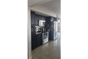 1000  Parkview Dr   920, Hallandale Beach, FL 33009 Sold 11/04/22