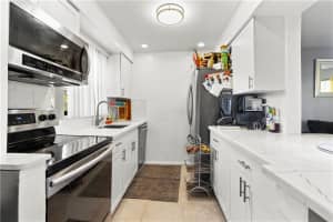 6869 NW 26th St, Sunrise, FL 33313 Sold 12/13/22