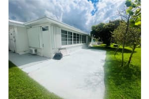 7106 NW 75th St, Tamarac, FL 33321 Sold 10/27/22