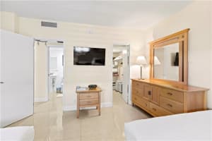 3801 S Ocean Dr   11E, Hollywood, FL 33019 Sold 10/31/22