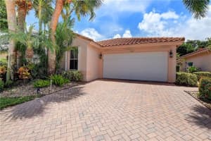 5100  Pelican Cove Dr, Boynton Beach, FL 33437 Sold 12/01/22