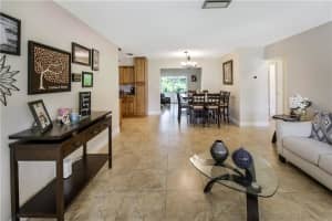 9801 NW 70th St, Tamarac, FL 33321 Sold 10/14/22