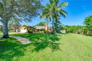 4841 SW 104th Ave, Cooper City, FL 33328 Sold 12/01/22