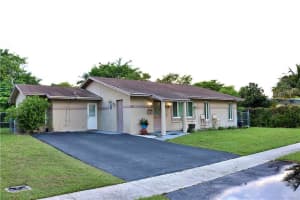 7811 NW 74th Ave, Tamarac, FL 33321 Sold 10/19/22