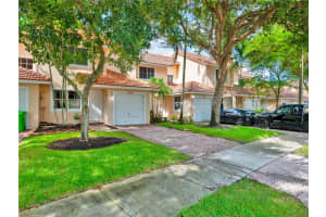 8404 NW 40th Ct, Sunrise, FL 33351 Sold 10/27/22