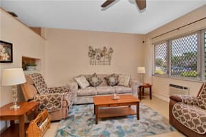 900 SW 10th Ter   10s, Hallandale Beach, FL 33009 Sold 11/14/22