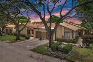 5253  Gate Lake Rd, Tamarac, FL 33319 Sold 11/15/22