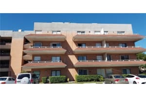 17530 NW 68th Ave, Hialeah, FL 33015, Sold 01/23/23