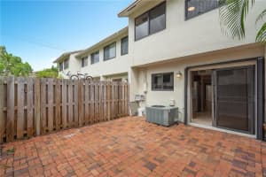 308 City View Dr, Fort Lauderdale, FL 33311, Sold 12/15/22