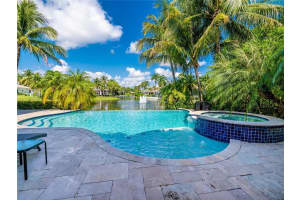 81  Peregrine Ave, Plantation, FL 33324 Sold 03/10/23