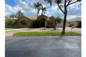 15507 NW 82nd Ct, Miami Lakes, FL 33016 Sold 05/05/23