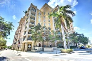 403 S Sapodilla Ave, West Palm Beach, FL 33401, Sold 02/17/23
