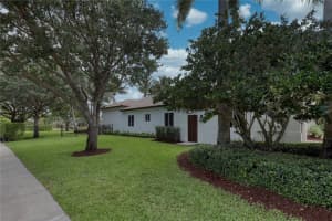 13889 SW 41st St, Davie, FL 33330 Sold 02/13/23