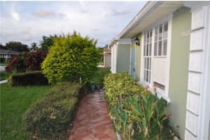 8390 Raymond Dr, Boynton Beach, FL 33472, Sold 12/08/22