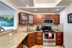 2500 E Las Olas Blvd, Fort Lauderdale, FL 33301, Sold 10/19/22