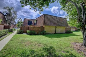 414  4th Ln   414, Green Acres, FL 33463 Sold 12/20/22