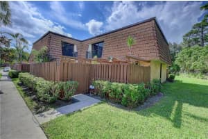 414  4th Ln   414, Green Acres, FL 33463 Sold 12/20/22