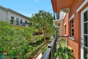 614 SW 1st Dr, Pompano Beach, FL 33060 Sold 11/04/22