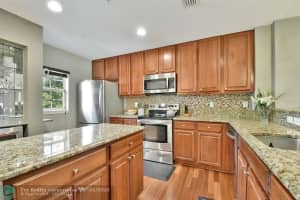 614 SW 1st Dr, Pompano Beach, FL 33060 Sold 11/04/22
