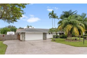 2430 SW 86th Ave, Davie, FL 33324 Sold 02/10/23