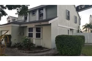 11041 SW 11th Pl, Davie, FL 33324 Sold 01/03/23