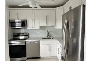 32 Abbey Ln, Delray Beach, FL 33446, Sold 01/27/23