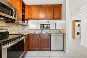 227 NW 36 Avenue, Deerfield Beach, FL 33442 Sold 12/23/22