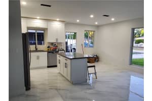 320 Ne 172nd St