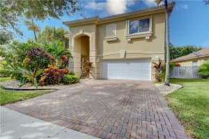 865  Gazetta Way, West Palm Beach, FL 33413 Sold 04/10/23