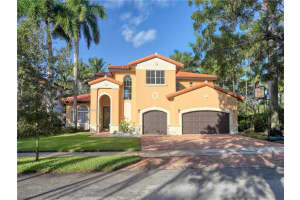 16022 NW 79th Ct, Miami Lakes, FL 33016 Sold 03/10/23