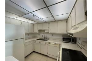3001 W Rolling Hills Cir   608, Davie, FL 33328 Sold 02/14/23