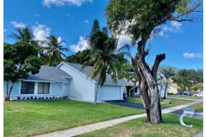 630 SW 95th Ter, Pembroke Pines, FL 33025 Sold 01/18/23