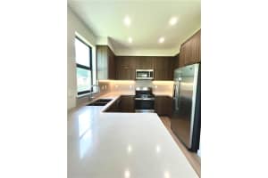 211 SE 4th St   5, Hallandale Beach, FL 33060 Sold 04/05/23