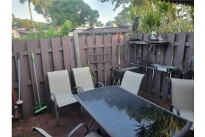 301  Briarwood Cir   117, Hollywood, FL 33024 Sold 04/03/23