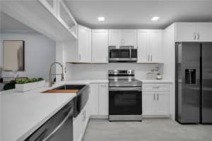 5 N Valencia Dr   5-37, Davie, FL 33324 Sold 01/04/23