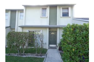 829  Crystal Lake Dr, Deerfield Beach, FL 33064 Sold 03/30/23