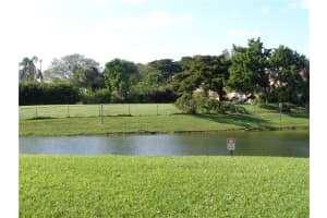 829  Crystal Lake Dr, Deerfield Beach, FL 33064 Sold 03/30/23