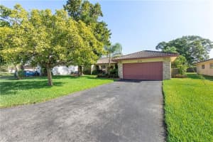 679 NW 100th Ln, Coral Springs, FL 33071 Sold 01/30/23