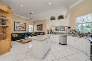 948  Crestview Cir, Weston, FL 33327 Sold 05/08/23