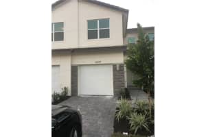 4319 Lago Dr, Lighthouse Point, FL 33064, Sold 04/07/23