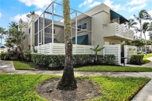 527 NW 97th Ave, Plantation, FL 33324, Sold 02/03/23