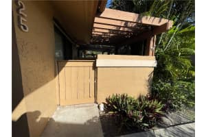 925 Nw 79th Ter Plantation, FL 33324 Sold 02/17/23