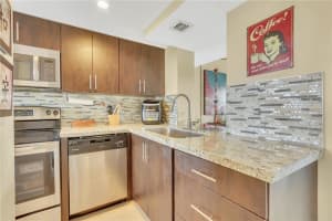 9210  Fontainebleau Blvd   511, Miami, FL 33172 Sold 02/17/23