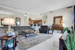 2617 Ne 14th Ave   507 Wilton Manors, FL 33334 Sold 02/24/23
