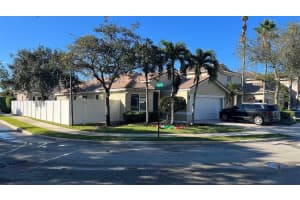 836 Sw 117th Ave Pembroke Pines, FL 33025 Sold 03/28/23
