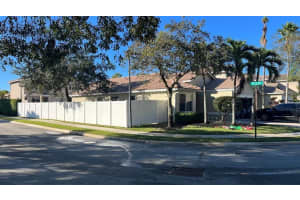 836 Sw 117th Ave Pembroke Pines, FL 33025 Sold 03/28/23