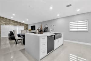 836 Sw 117th Ave Pembroke Pines, FL 33025 Sold 03/28/23